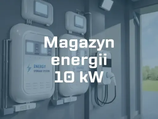 Magazyn energii 10 kW - zobacz, jak długo wystarczy do zasilenia Twojego domu. Dwa białe urządzenia z ekranami i kablem do ładowania.