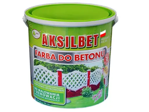 Jaka farba do betonu na zewnątrz? Pojemnik farby Aksamit do malowania i renowacji powierzchni betonowych, z widokiem na biały płotek.