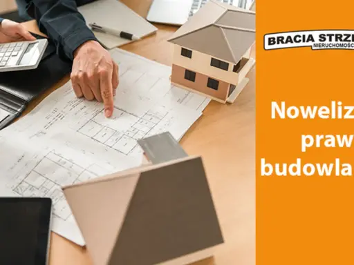Zespół analizuje plany budowlane i model domu, omawiając nowelizację prawa budowlanego.