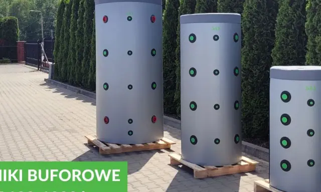 Trzy cylindryczne bufory ciepła DAS. Duży bufor ciepła 1000l na ile wystarczy? Zależy od potrzeb domu.